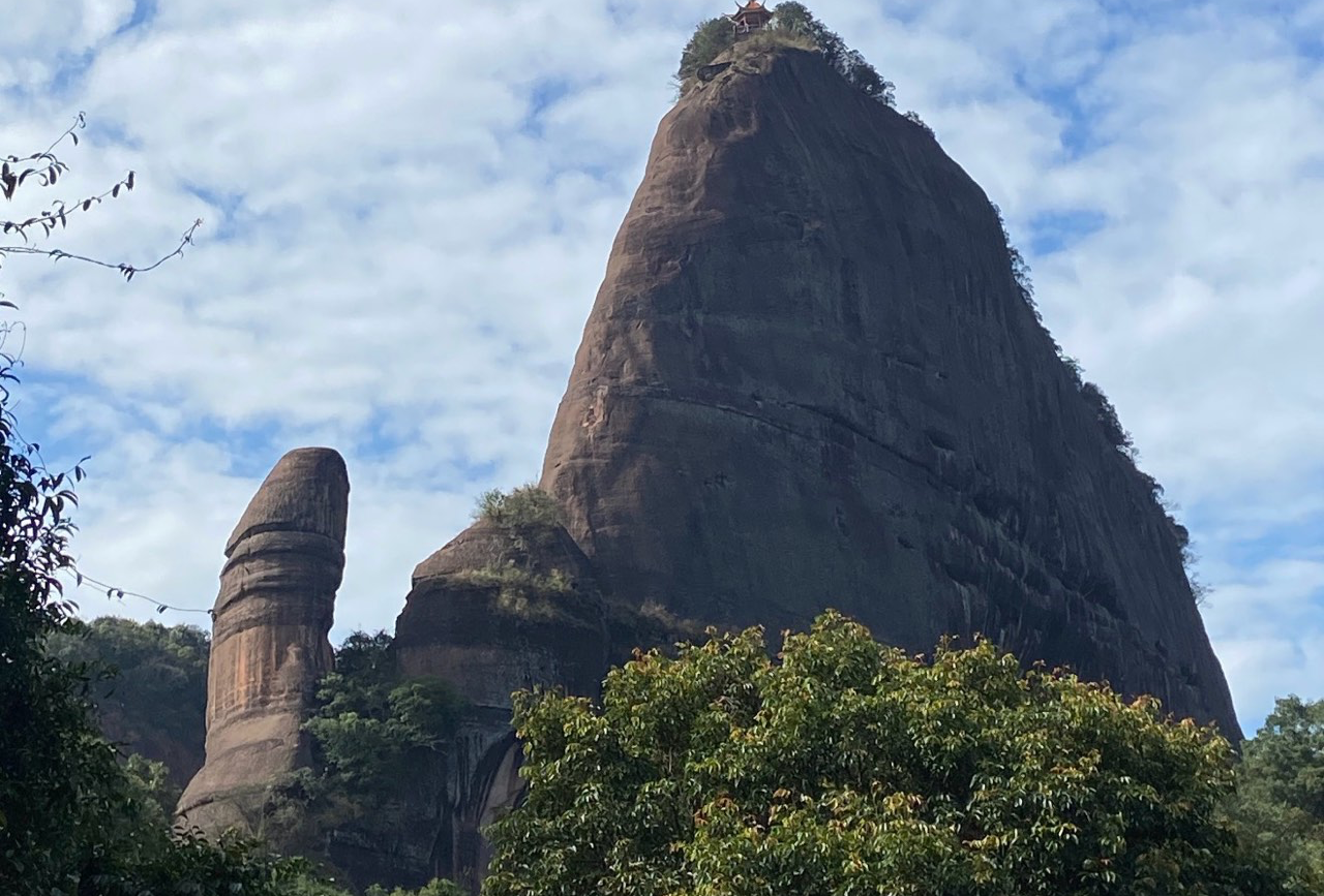 韶关不爬山看山